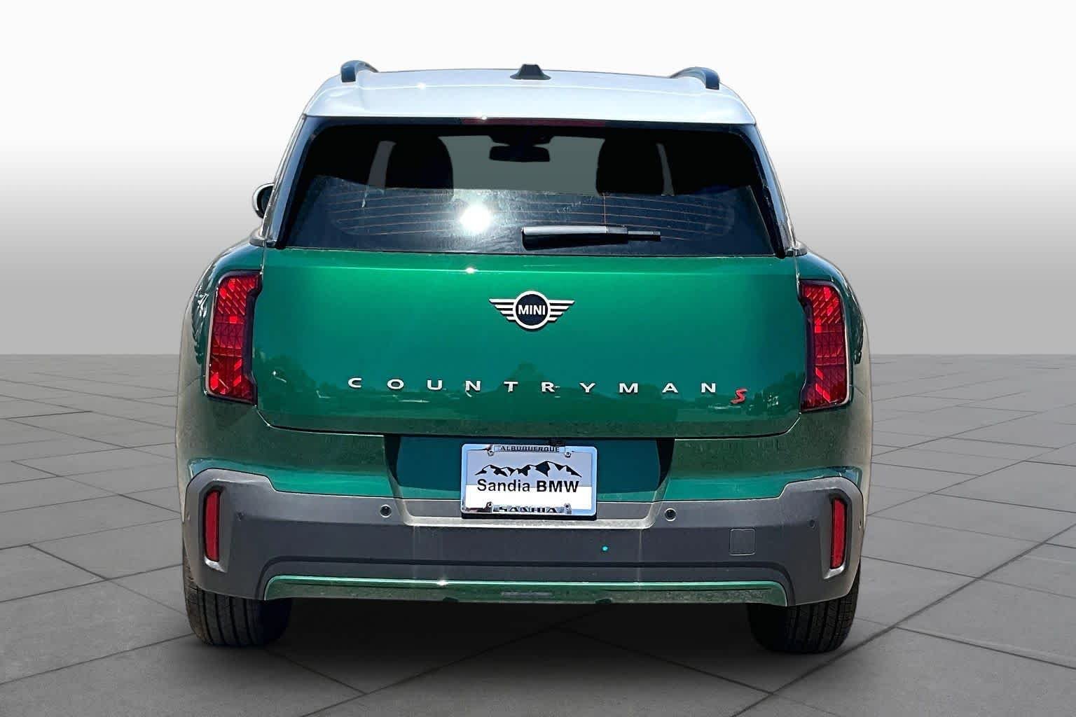 New 2027 British Racing Green IV Metallic MINI Signature Plus image 4