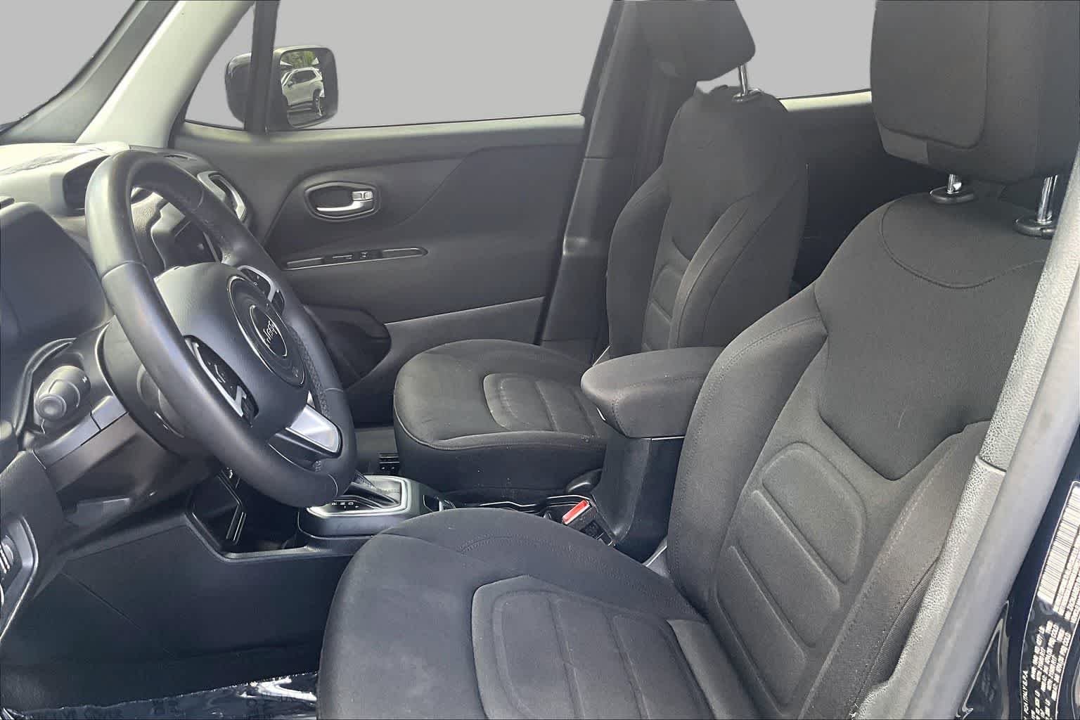 Used 2020 Black Clearcoat Jeep Latitude image 9