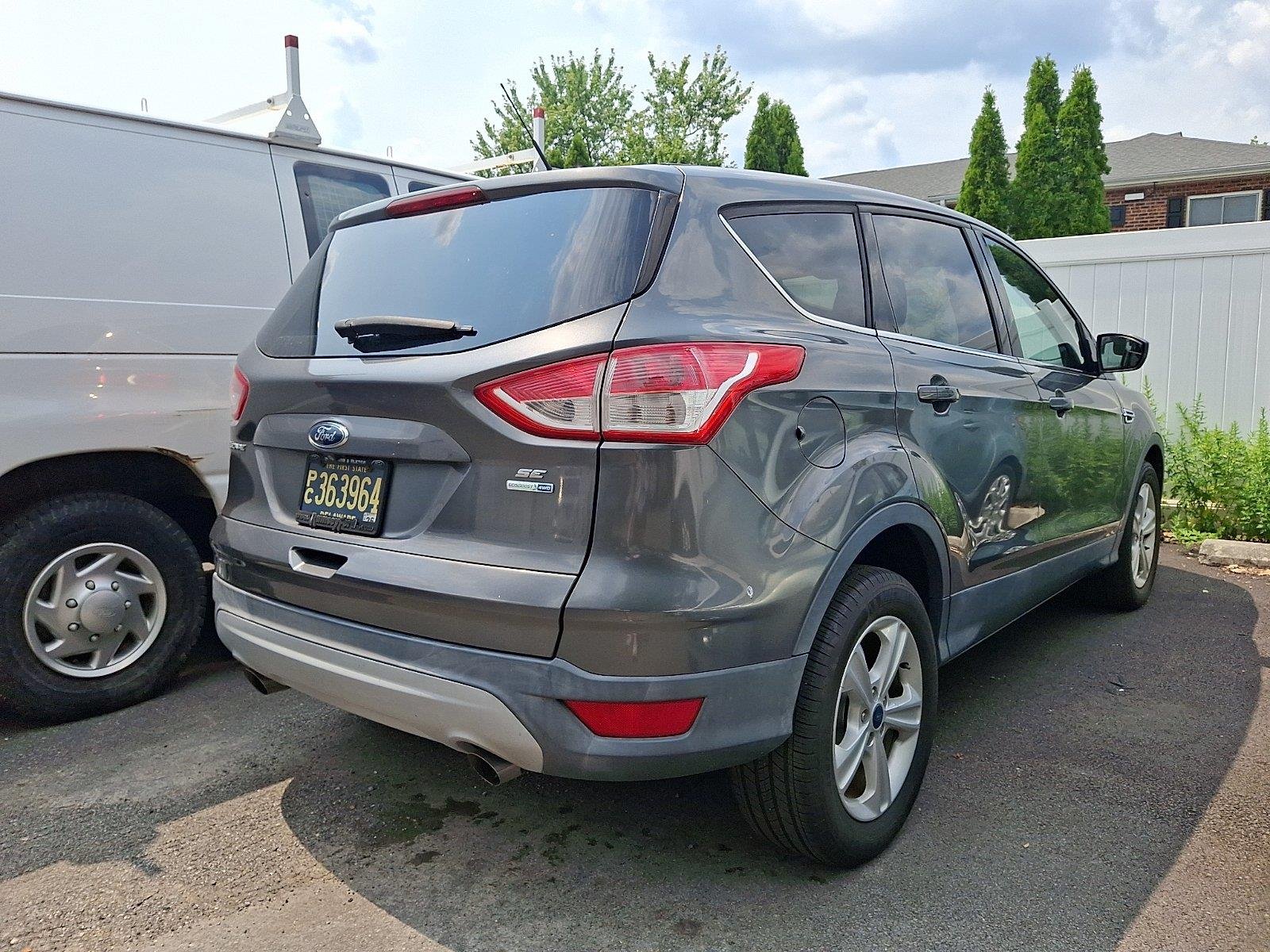 Used 2015 Magnetic Metallic Ford SE image 3