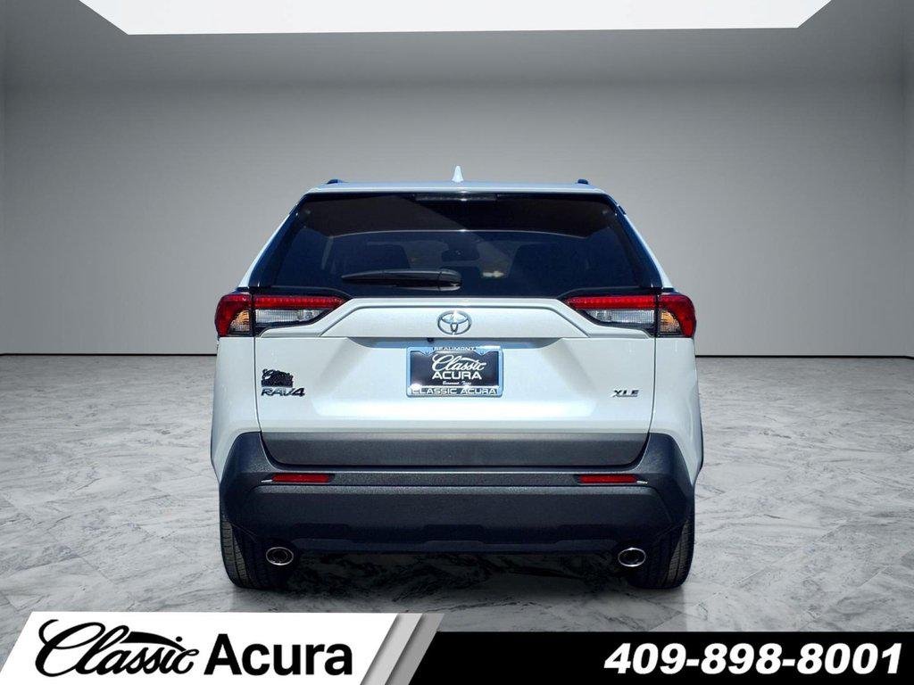 Used 2024 Wind Chill Pearl Toyota XLE Premium image 4