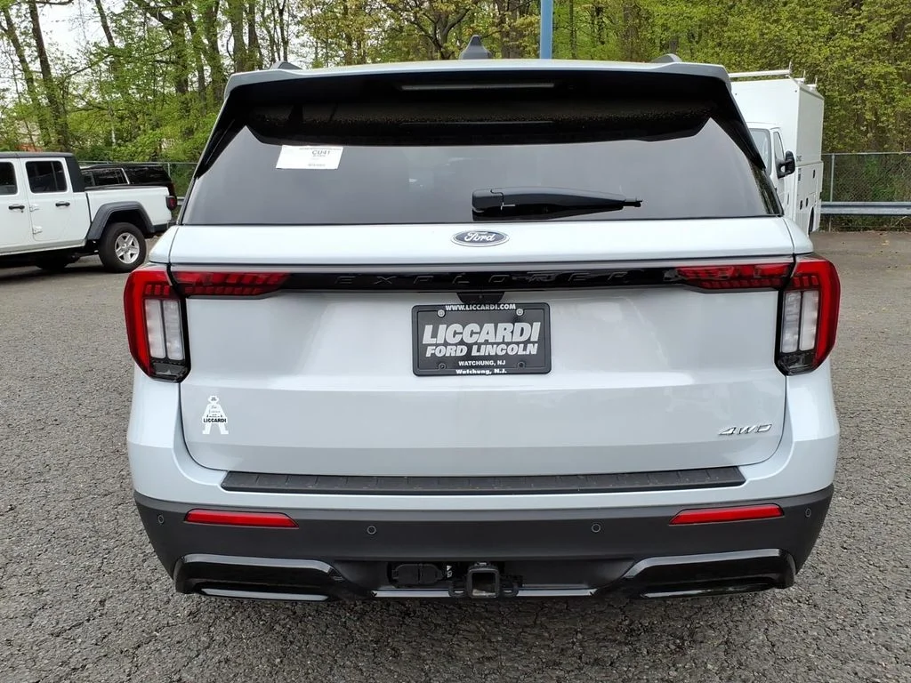 New 2026 Space White Metallic Ford ST-Line image 5