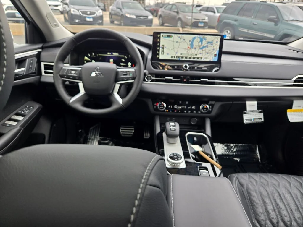 2026 Mitsubishi Outlander SEL - Photo 16