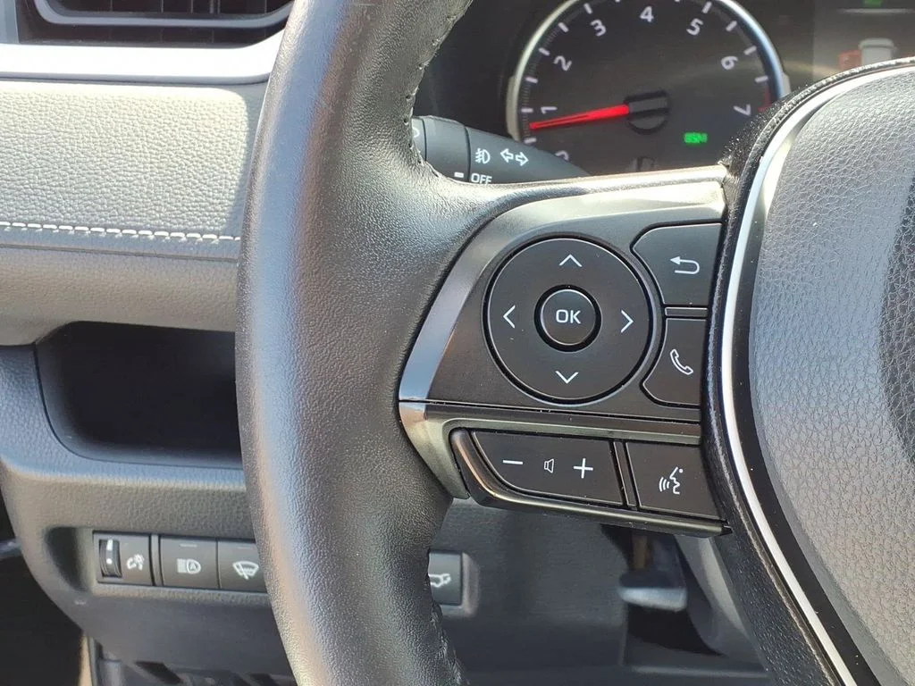 Used 2020 Black Toyota XLE image 24