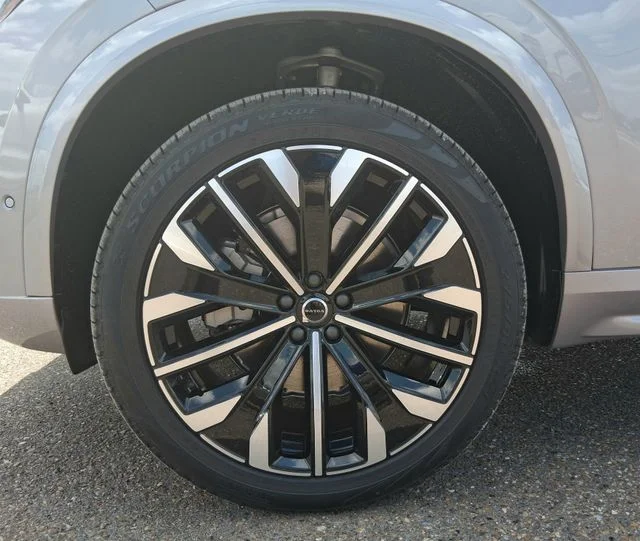 New 2026 Aurora Silver Volvo Plus image 22