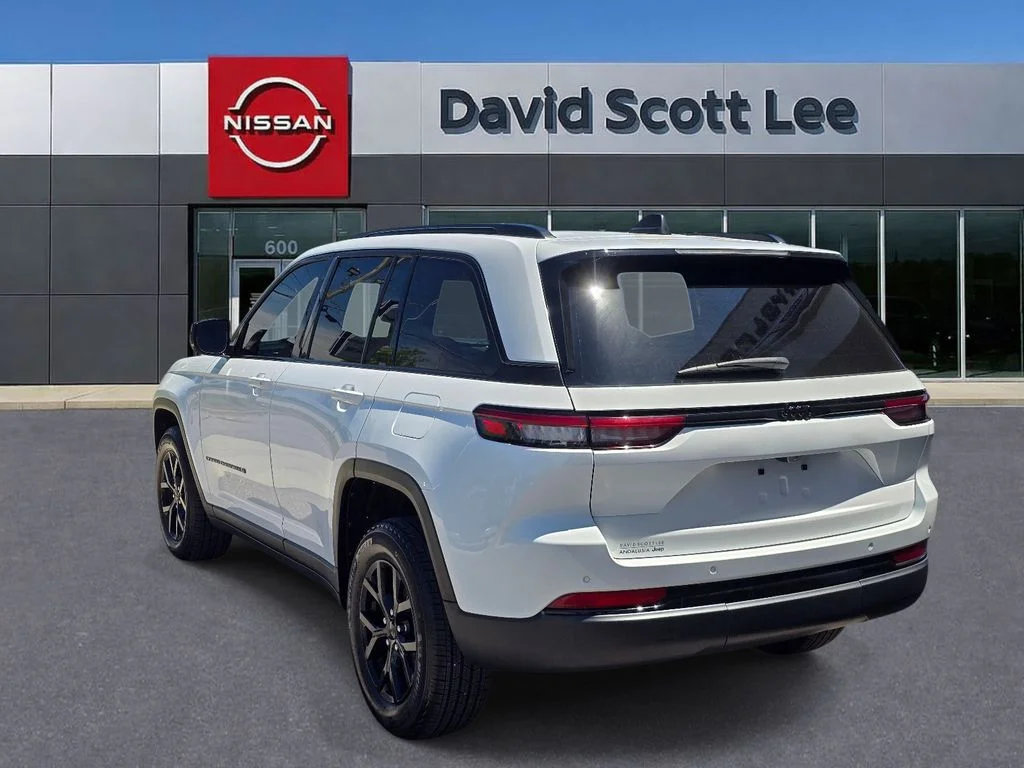 Used 2025 White Jeep Altitude X image 7