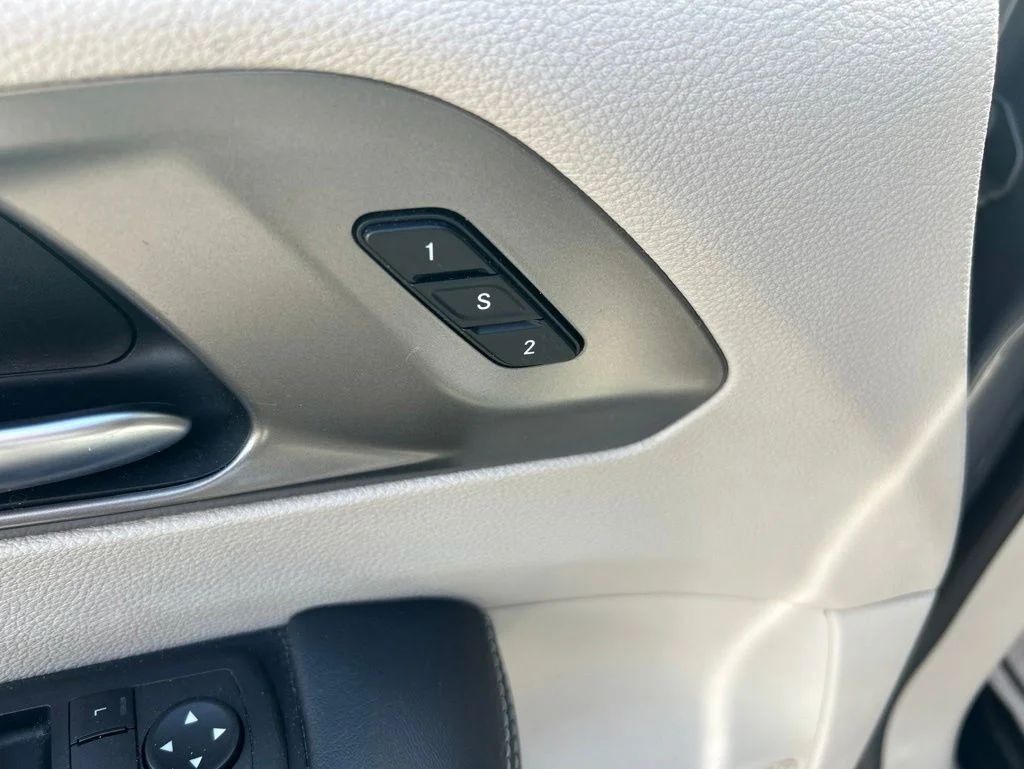Used 2023 White Chrysler Touring L image 17