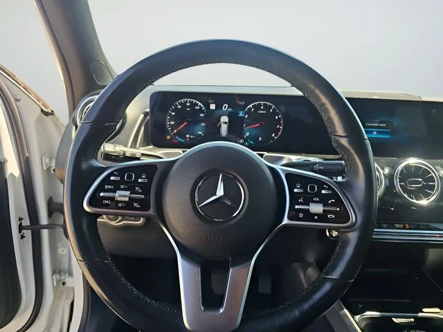 Used 2022 White Mercedes-Benz GLB 250 image 13