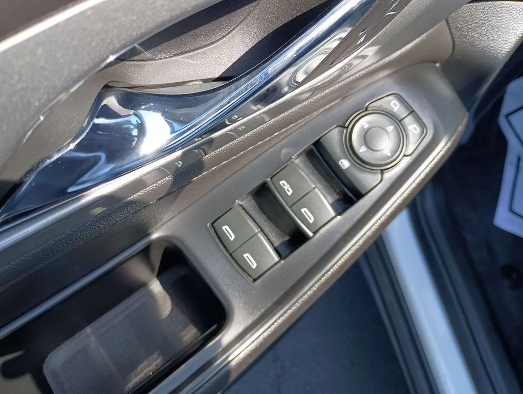 Used 2023 White Chevrolet LT image 21