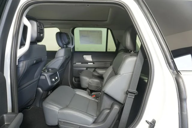 New 2027 Star White Metallic Tri-Coat Ford Active image 25