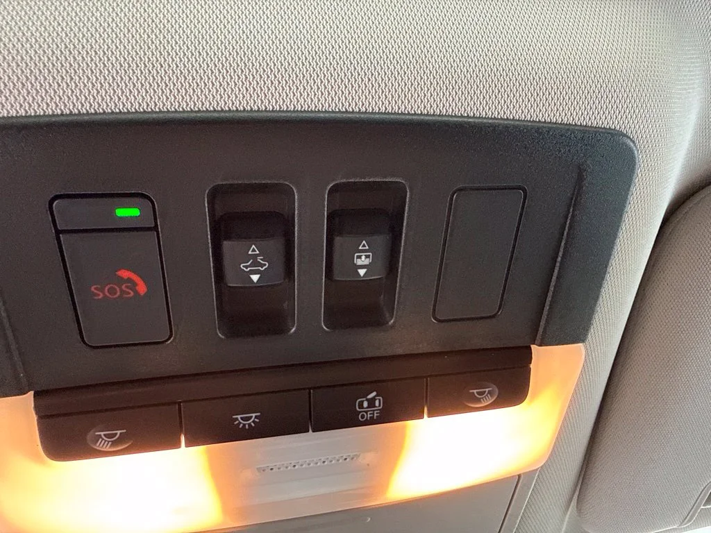 Used 2023 Scarlet Nissan SL image 23