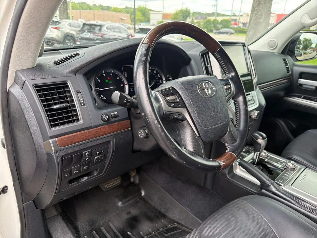 Used 2018 Blizzard Pearl Toyota  image 18