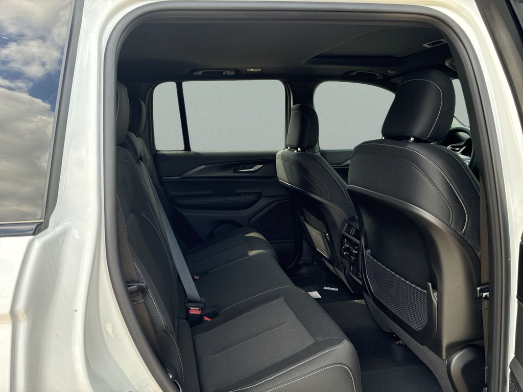 New 2025 White Jeep Laredo X image 34