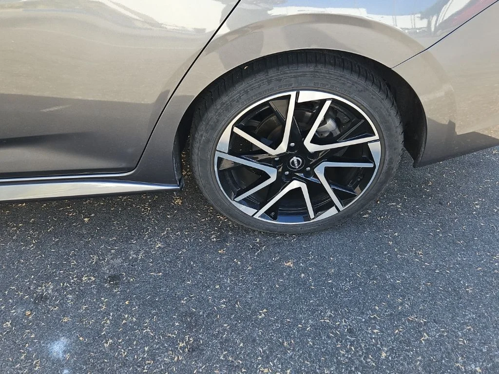 Used 2025 Gray Nissan SR image 5