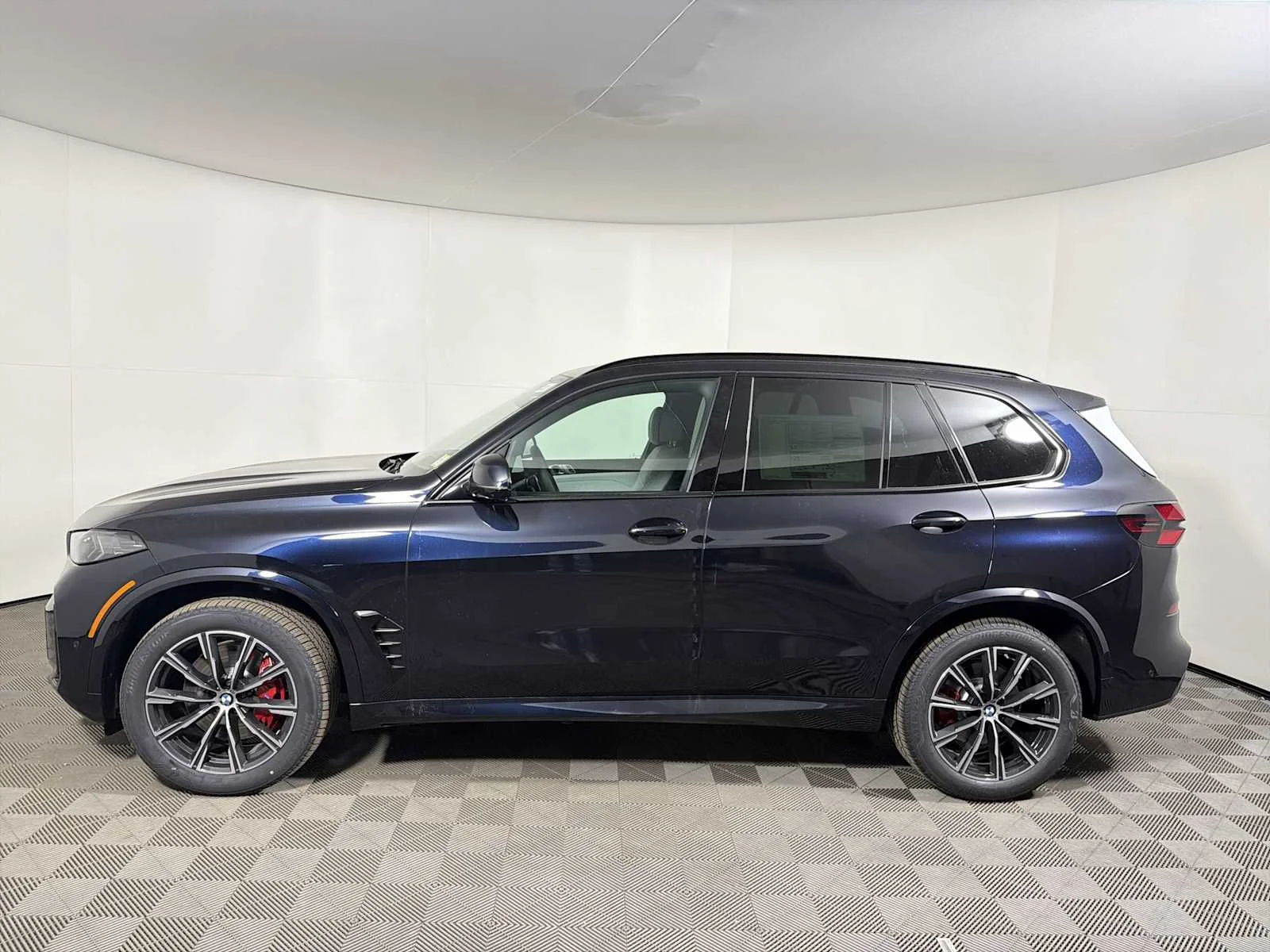 New 2026 Carbon Black Metallic BMW xDrive40i image 4