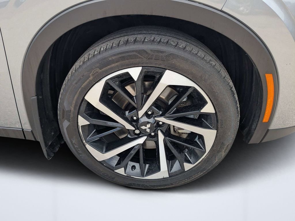 Used 2023 Gray Mitsubishi SE image 10