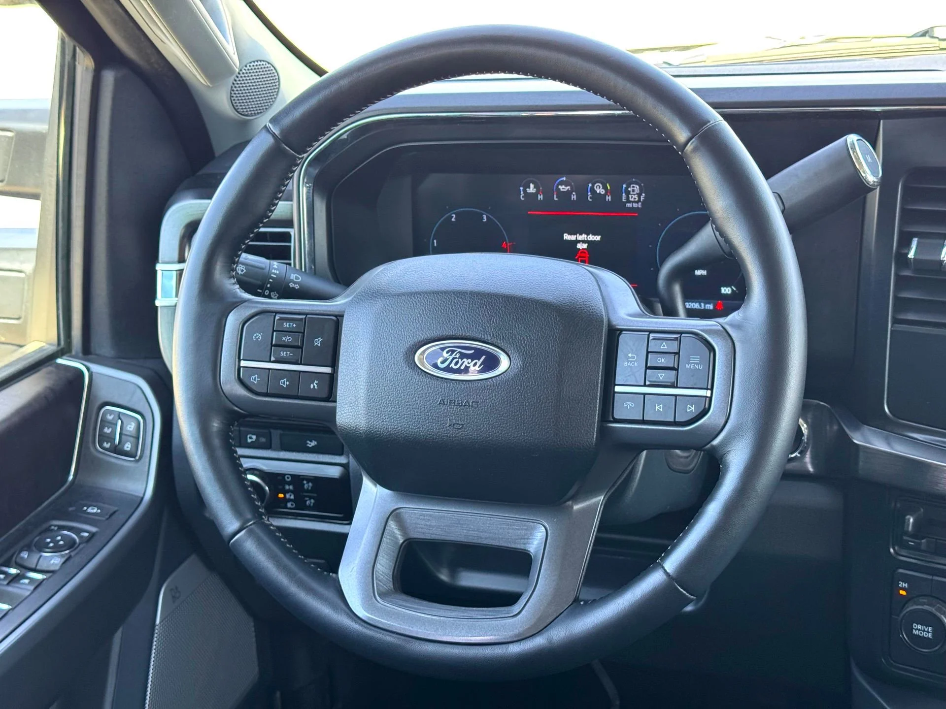 Used 2024  Ford Lariat image 22