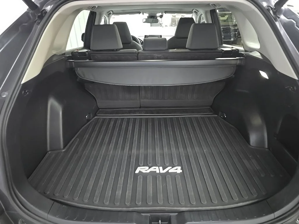 Used 2022 Gray Toyota XLE image 12