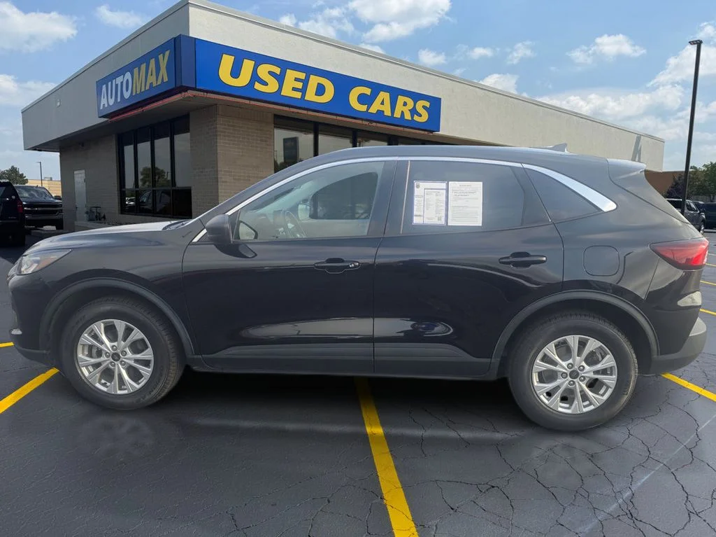Used 2023 Black Metallic Ford Active image 8