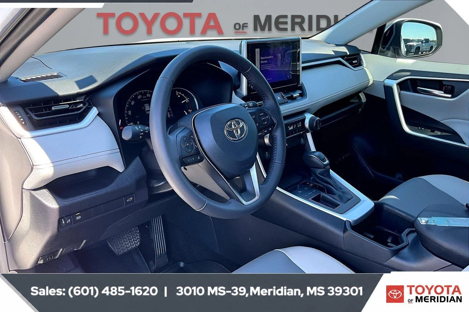 Used 2025 Wind Chill Pearl Toyota XLE Premium image 12