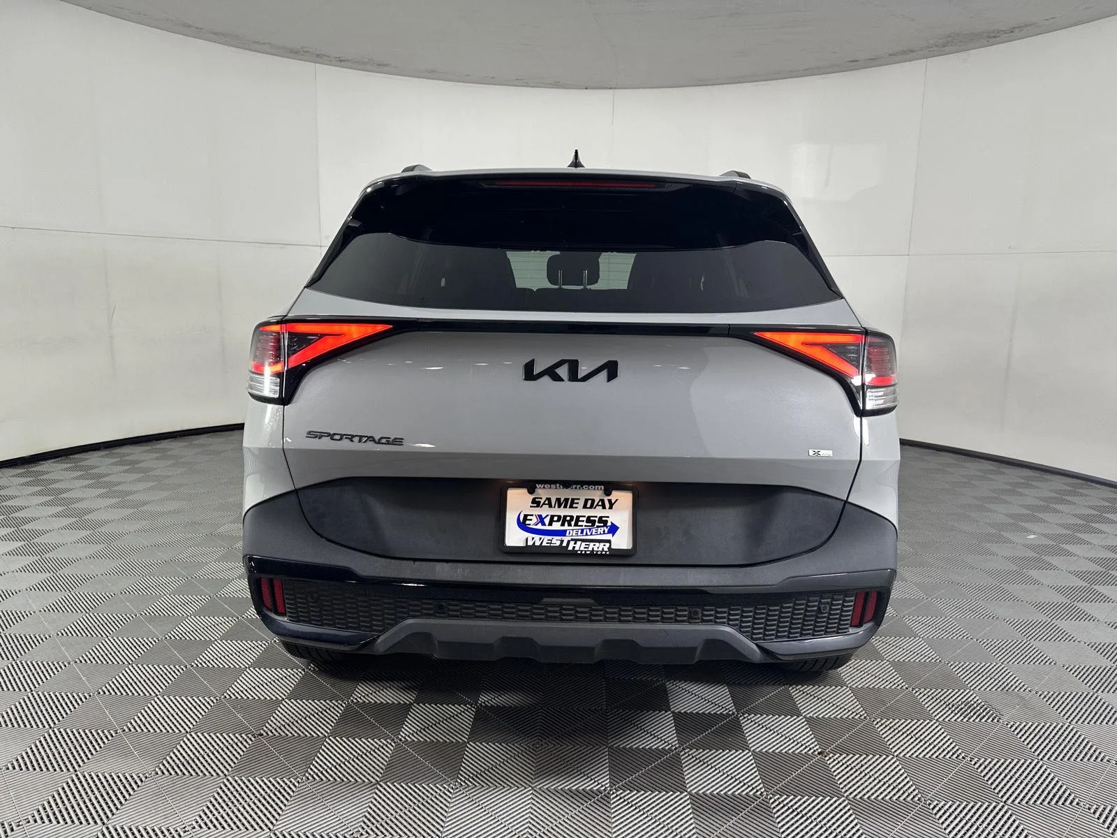 Used 2025 Wolf Gray Kia X-Line image 5