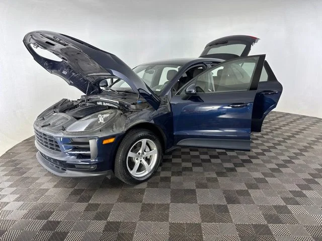 Used 2020  Porsche Base image 12
