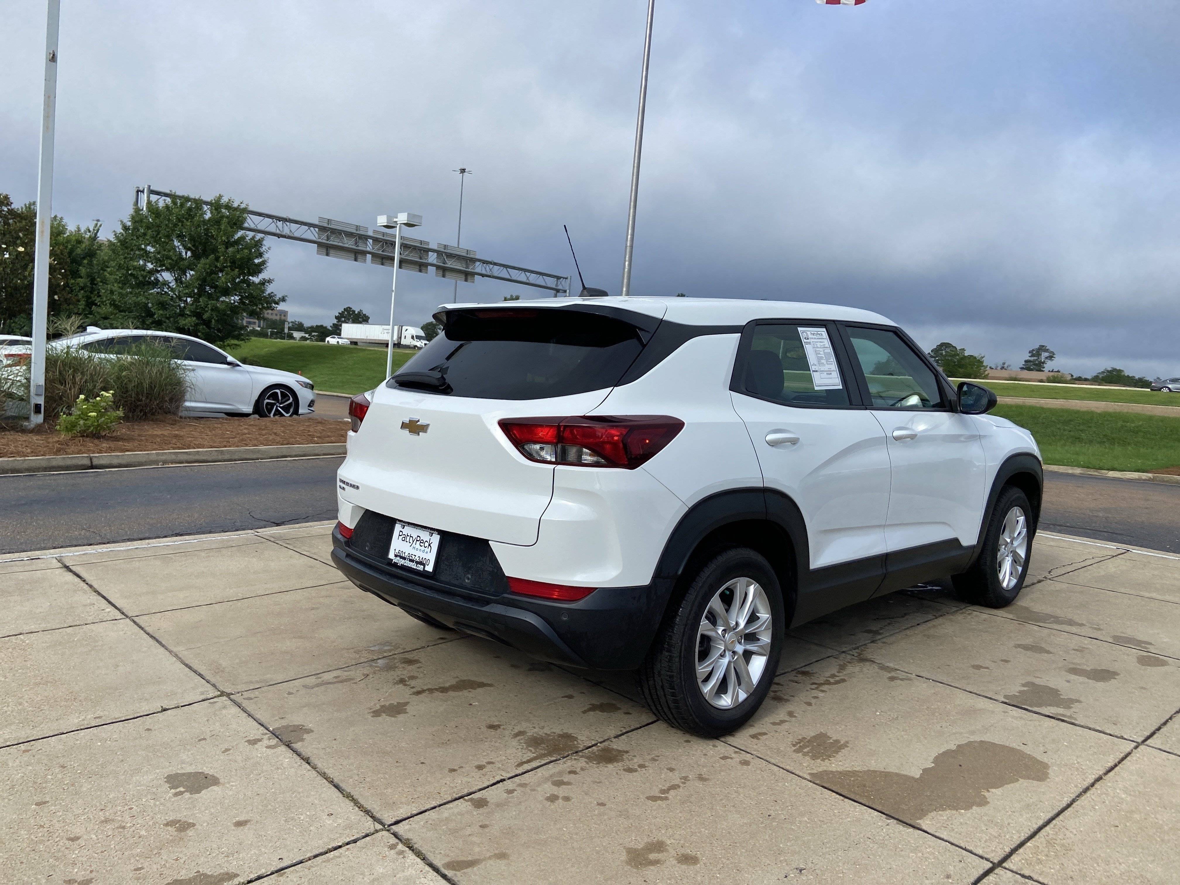 Used 2021 Summit White Chevrolet LS image 11