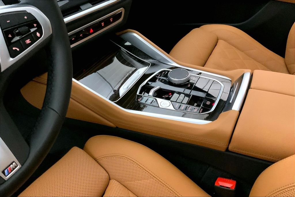 Used 2026 Manhattan Green Metallic BMW  image 22