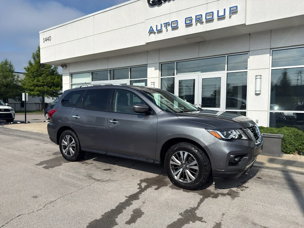 Used 2017 Gray Nissan SV image 1