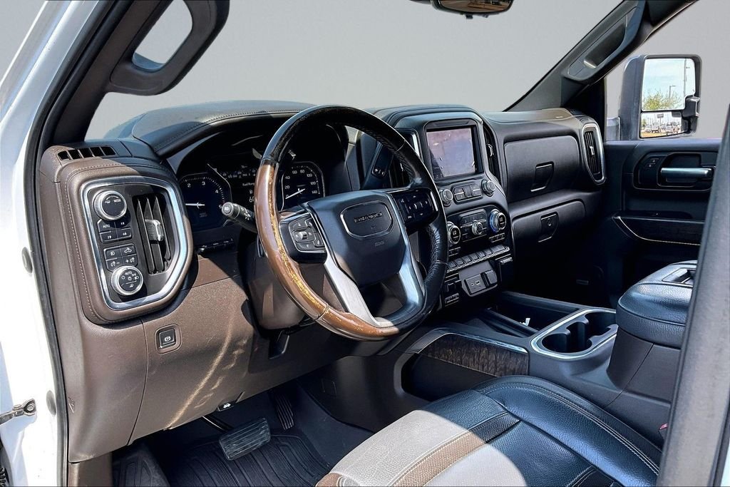 Used 2020 White GMC Denali image 11