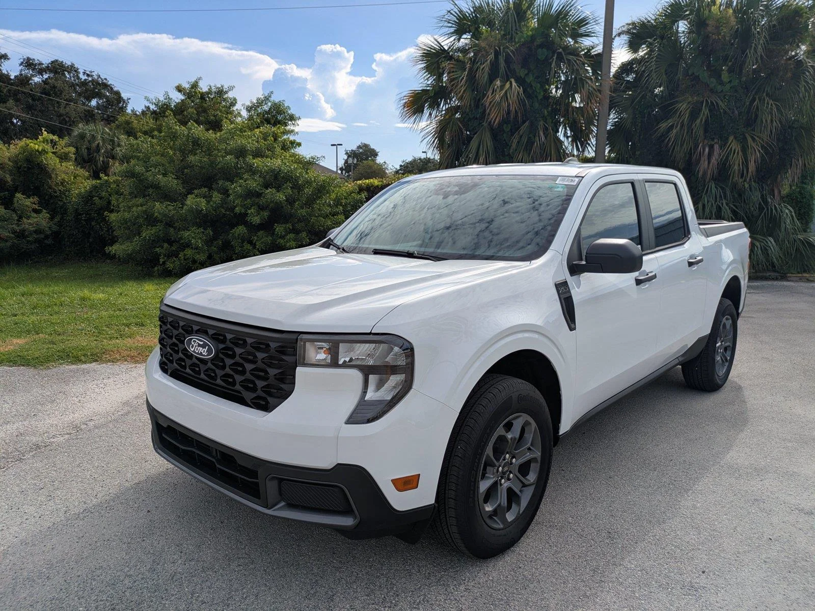 New 2026 Oxford White Ford XLT image 2