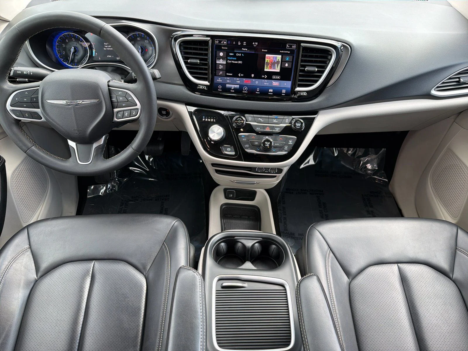 Used 2023 White Chrysler Touring L image 13