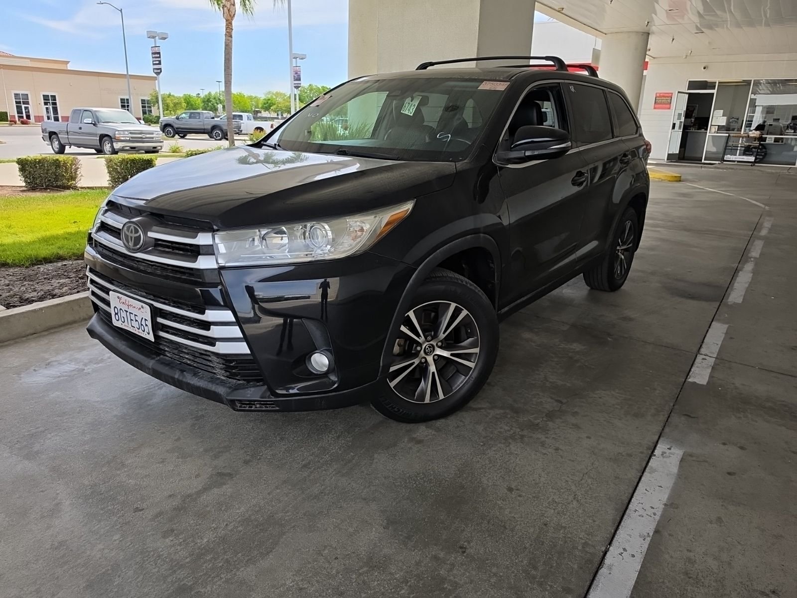 2019 Toyota Highlander LE Plus photo 1