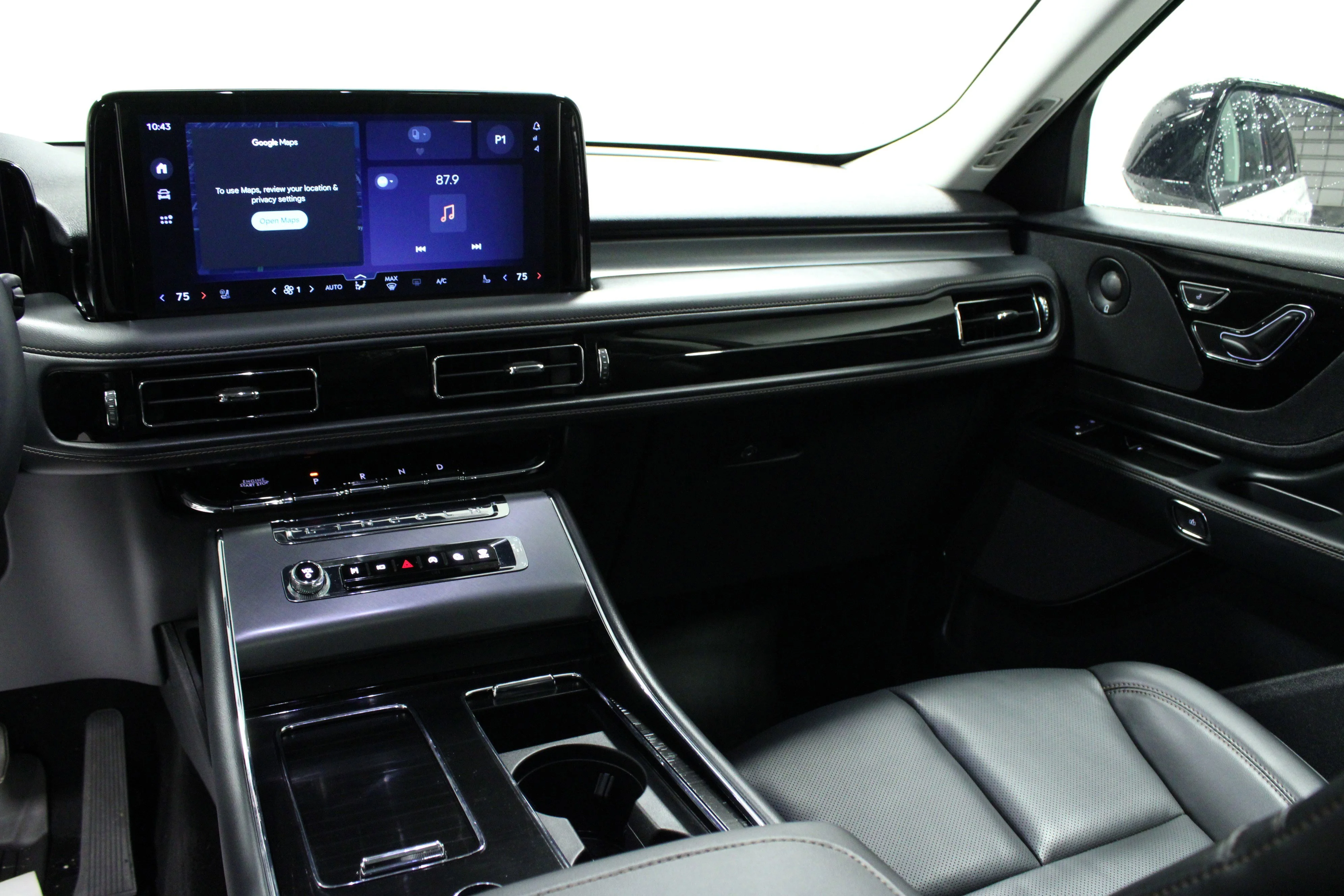 Used 2025 White Metallic Lincoln Premiere image 20