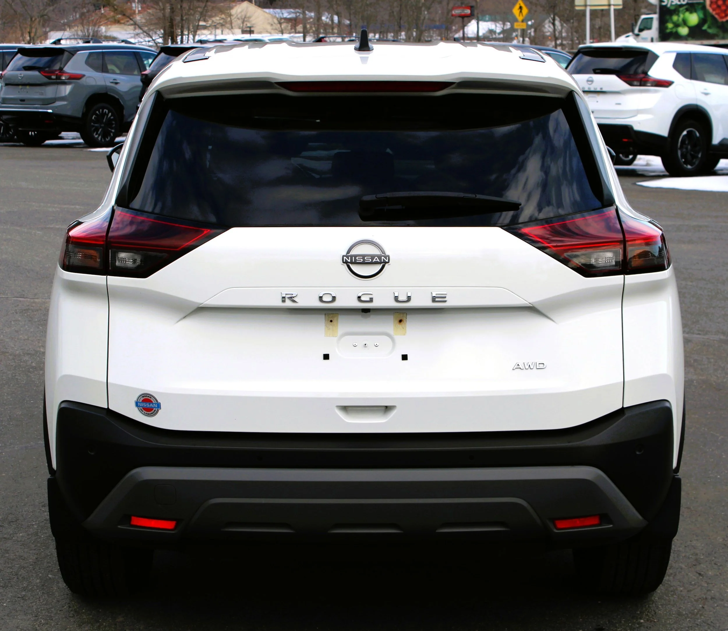 Used 2023 Glacier White Nissan S image 8