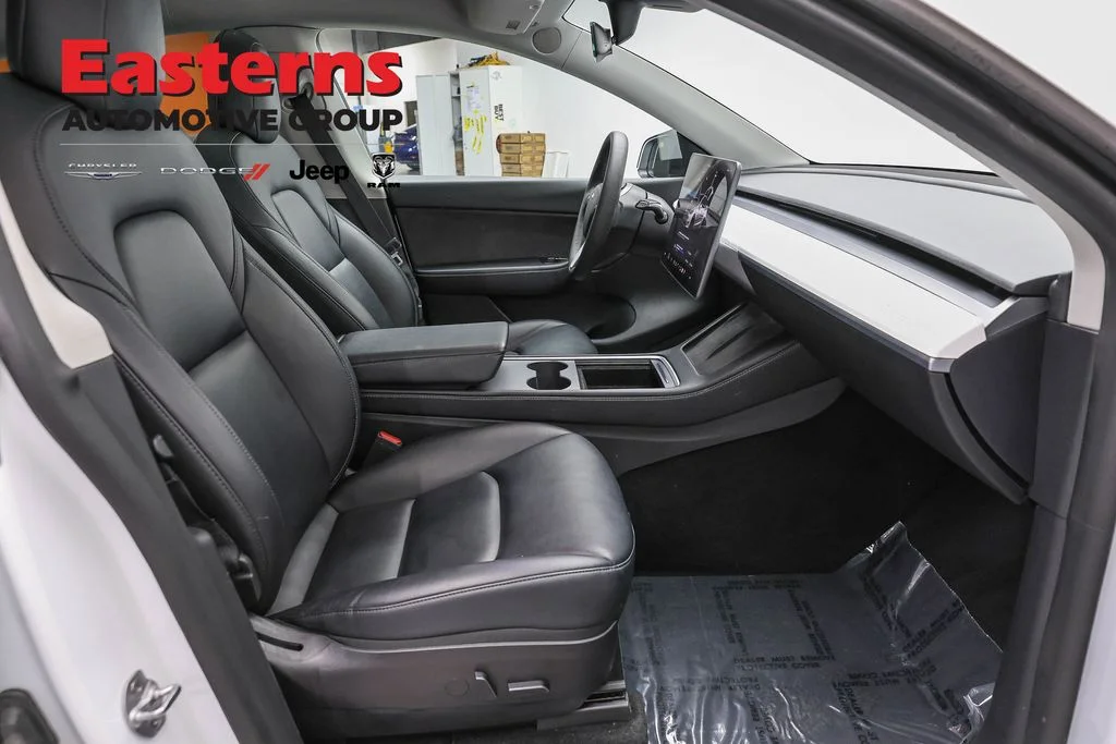 Used 2022  Tesla Performance image 18