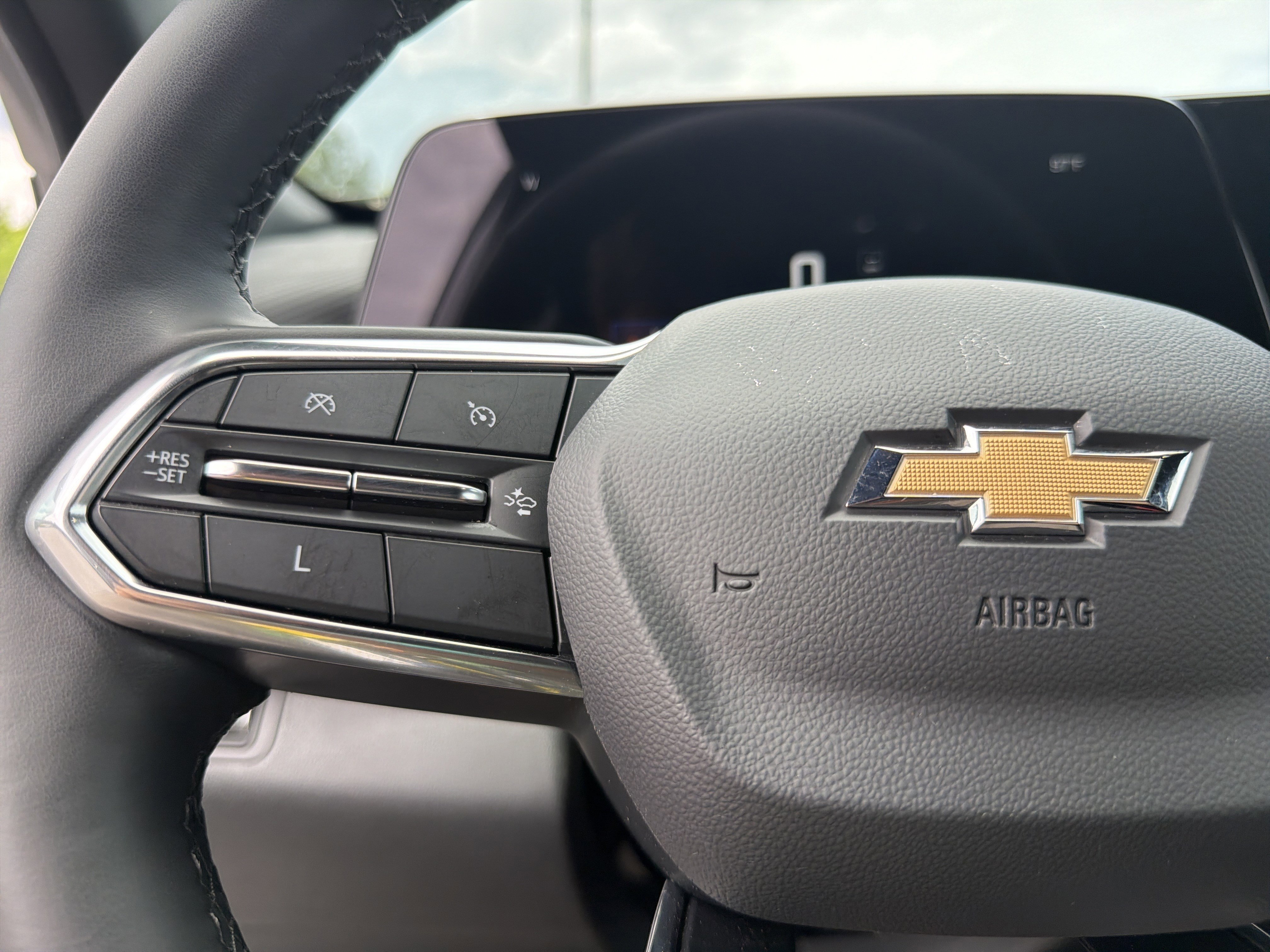 Used 2025 Sterling Gray Metallic Chevrolet LT image 9