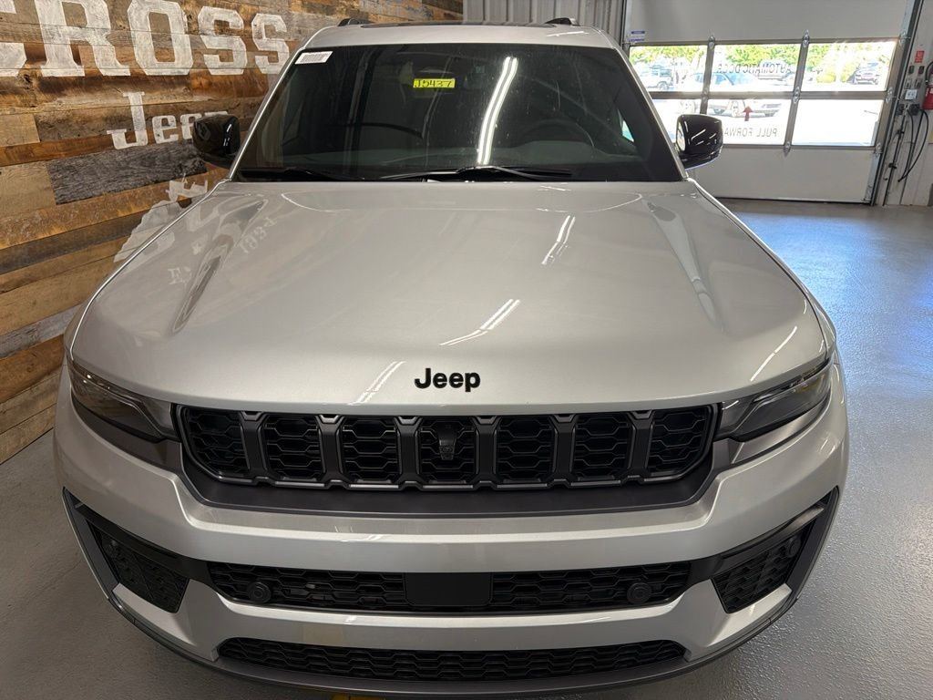 New 2026 Silver Zynith Exterior Paint Jeep Limited image 8