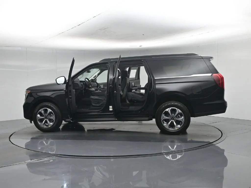 New 2027 Agate Black Metallic Ford Active image 39