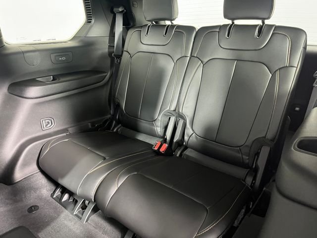 New 2026 Diamond Black Crystal Pearl-Coat Exterior Paint Jeep  image 8