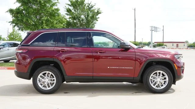 New 2026 Velvet Red Pearlcoat Jeep Laredo image 10