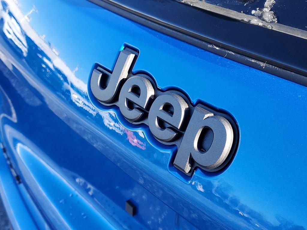 New 2026 Hydro Blue Pearlcoat Jeep Latitude image 5