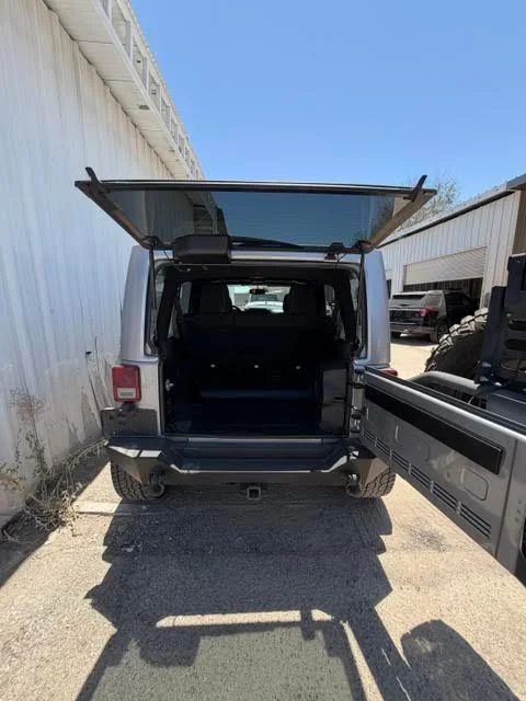 Used 2014 Gray Jeep Unlimited Rubicon image 5