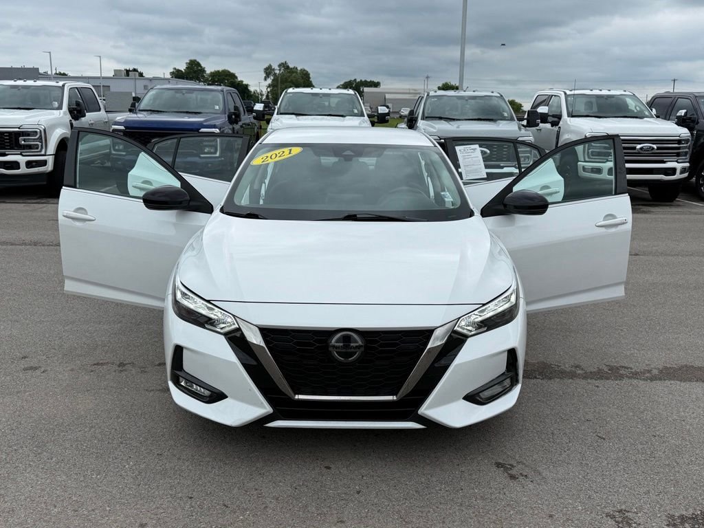 Used 2021 White Nissan SR image 23