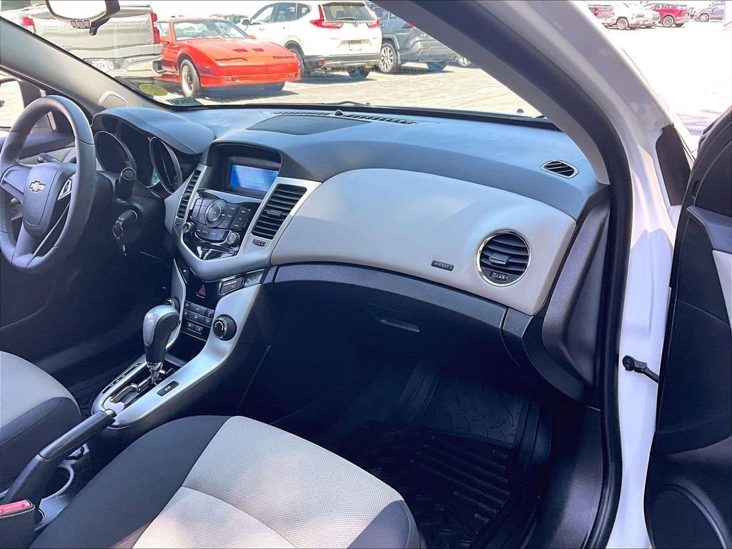 Used 2016 White Chevrolet LS image 13