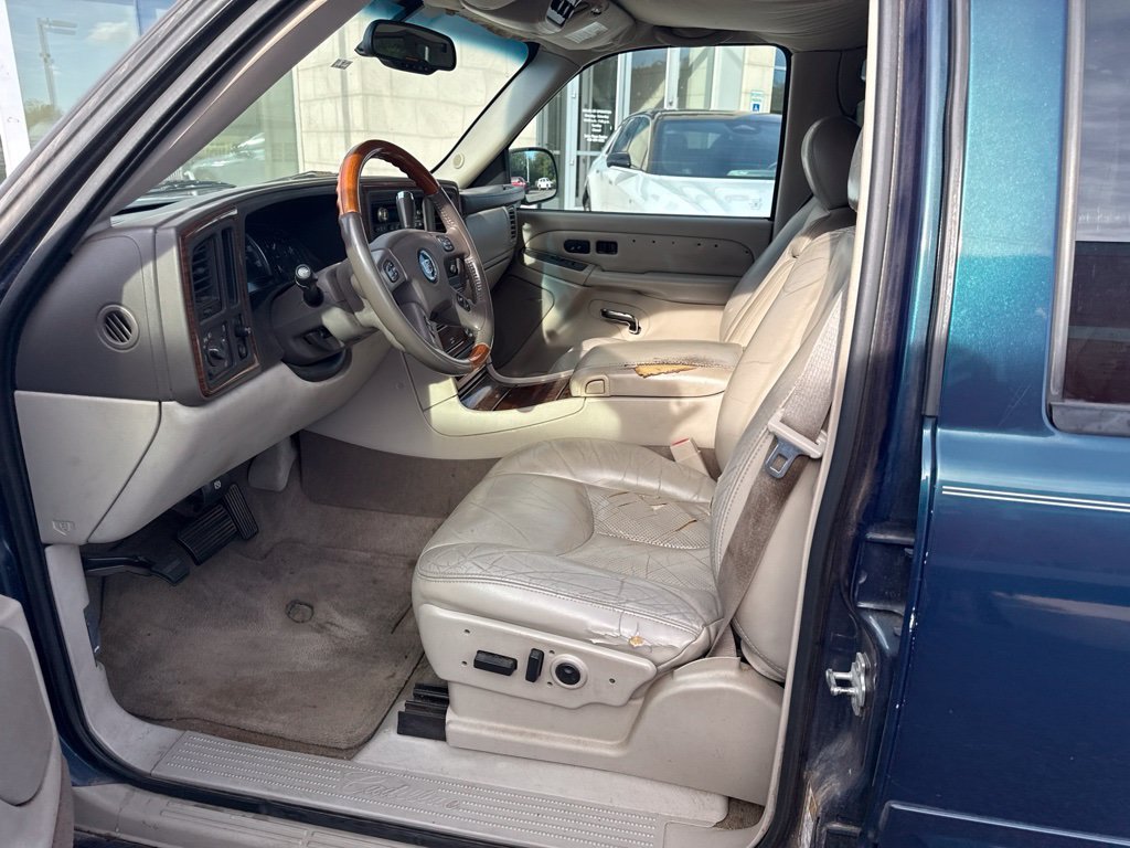 Used 2004  Cadillac Base image 11
