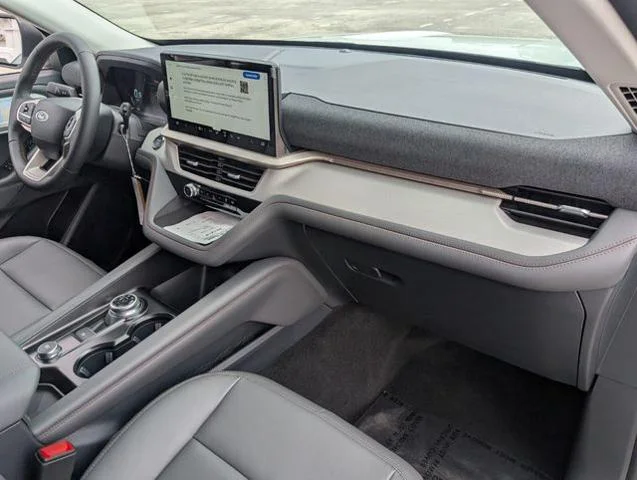 New 2026 Star White Metallic Tri-Coat Ford Active image 22