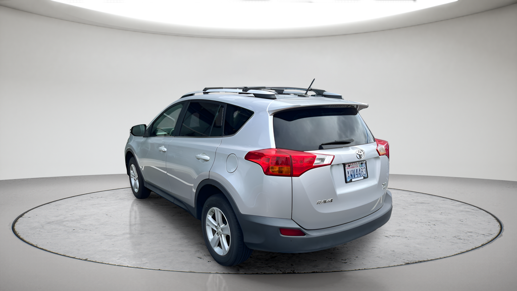 Used 2013 Classic Silver Metallic Toyota XLE image 5