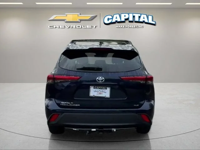 Used 2020  Toyota XLE image 5