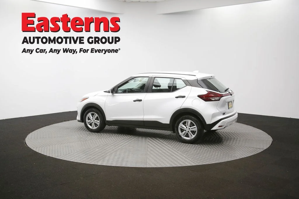 Used 2022 White Nissan S image 62