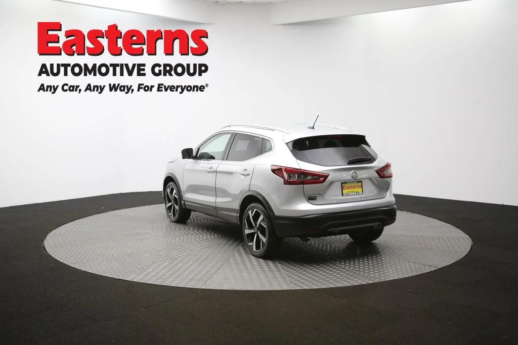 Used 2022 Silver Nissan SL image 64